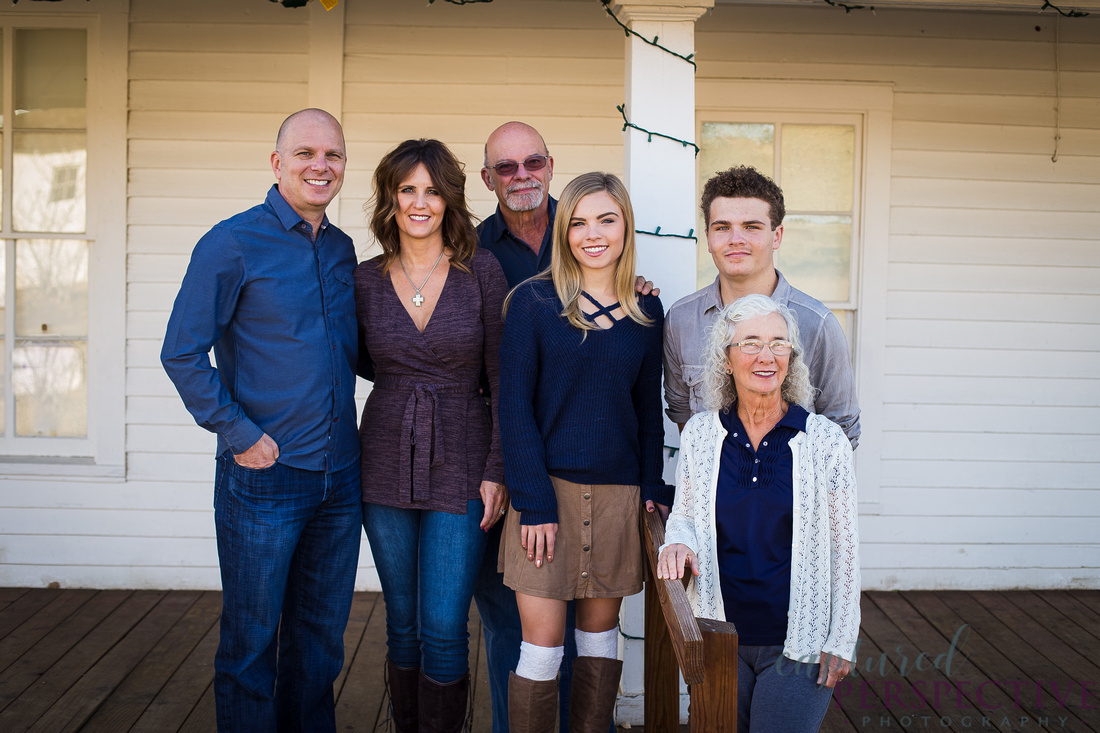 family photos, photographer, family portraits, home from college, parker colorado, 17 mile farm park, portrait photographer